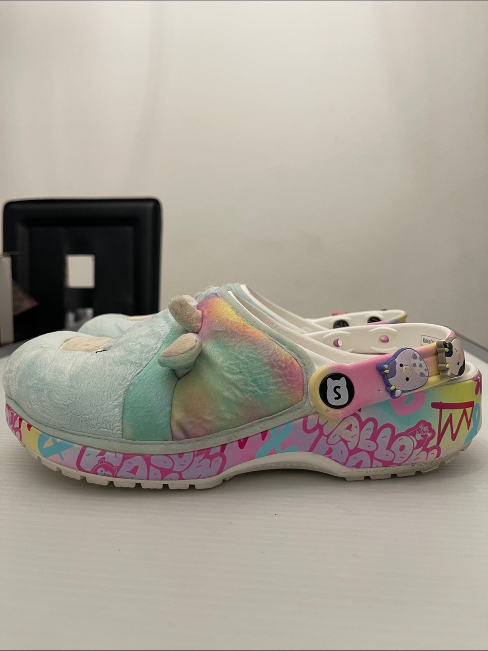 UNISEX CLOGS CROCS SQUISHMALLOWS MENS SIZE6 WOMENS SIZE 8 - Picture 2 of 12